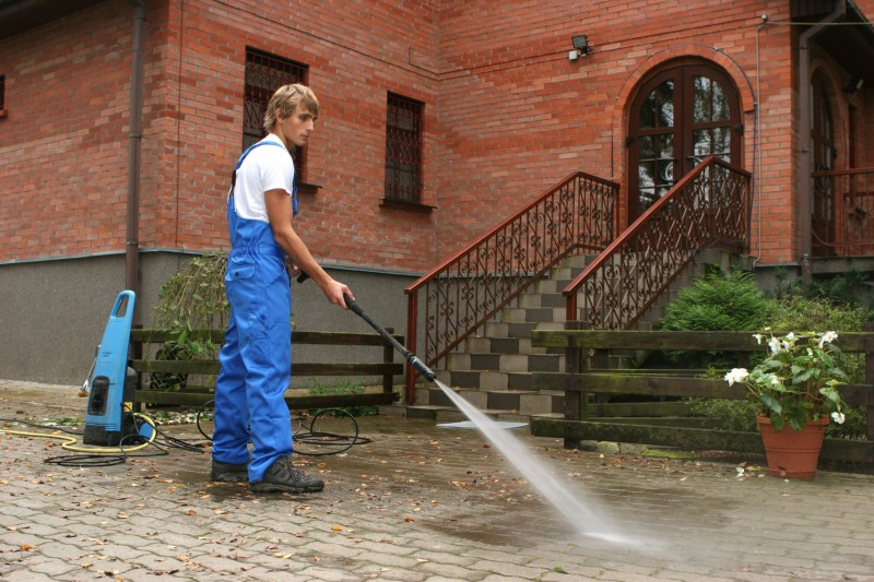 A Good Pressure Wash in Lima, OH, Might Be Just What Your Roof Needs