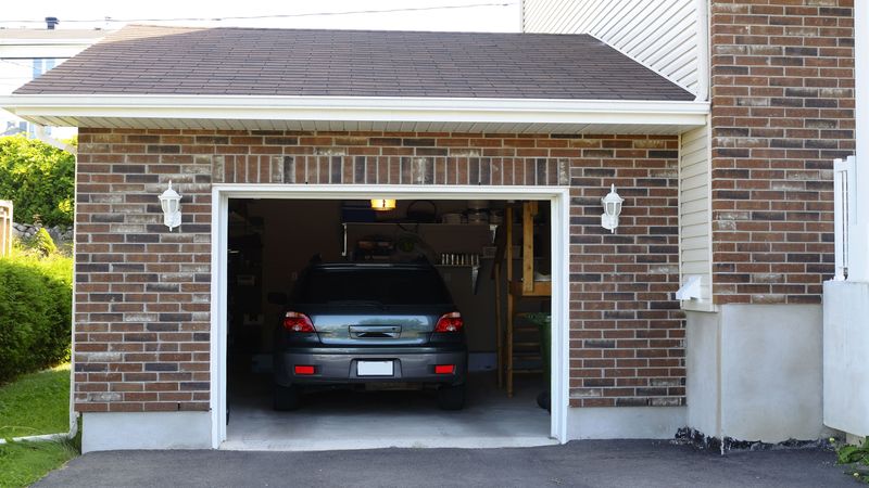 Four Signs That It’s Time to Call a Garage Door Company in Chicago