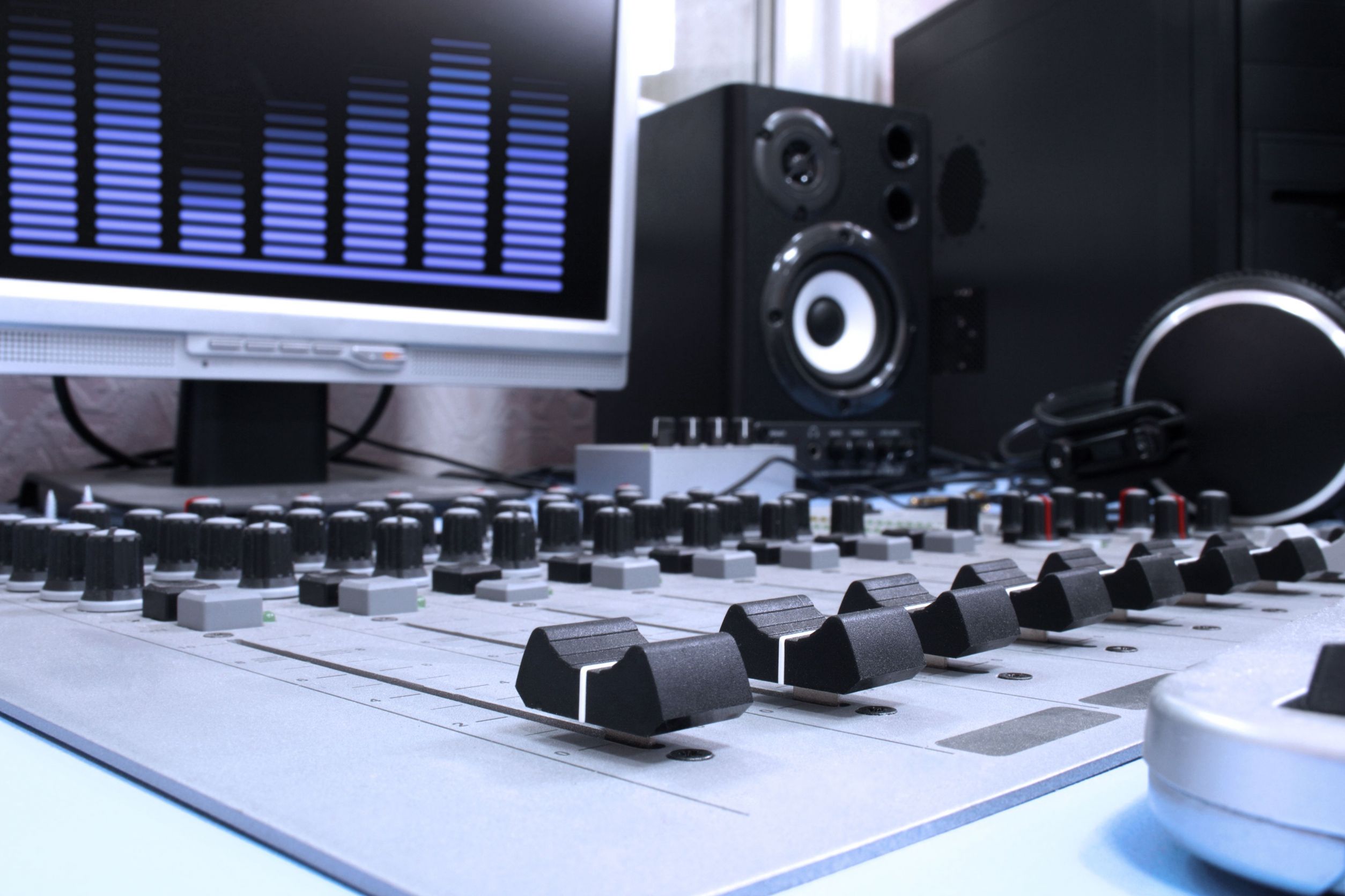 See the Importance of a Radio Marketing Agency in the UK