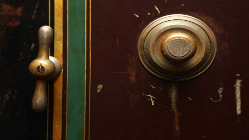 What to Look for Before Hiring a Safe Locksmith in Phoenix, AZ