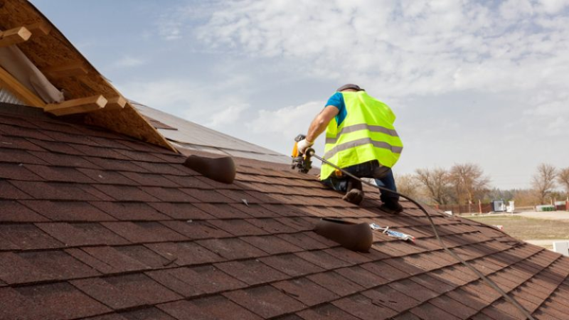 Signs That You Need Commercial Roofing Contractors in Fort Collins, CO